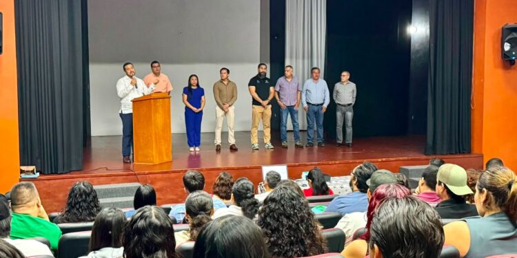 Salud Colima capacita a veterinarios para reforzar prevención y control de la rabia en el estado