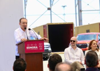 Puerto de Guaymas potencia su capacidad logística con llegada de grúas especializadas: Gobernador Durazo
