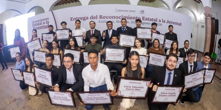 Gobierno del Estado reconoce a jóvenes de los 20 municipios de Sinaloa