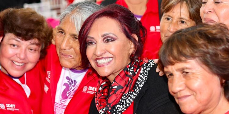 Abandera Lorena Cuéllar a la selección tlaxcalteca de personas adultas mayores