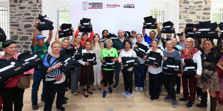 Puebla lista para las Olimpiadas de Oro 2026; Ceci Arellano entrega uniformes a delegación estatal