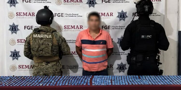 SSPC y Marina detienen a dos objetivos del Cartel Los Mezcales en Colima; les aseguraron más de 2 mil dosis de metanfetaminas