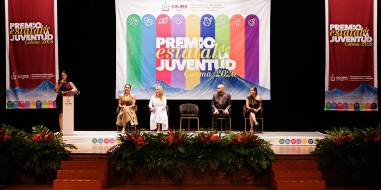 Indira Vizcaíno entregó el Premio Estatal de la Juventud 2026, en el Teatro Hidalgo