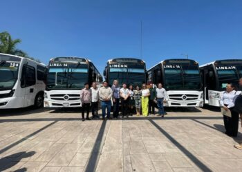Gobernador Durazo cumple con entrega de nuevas unidades de transporte urbano para Ciudad Obregón