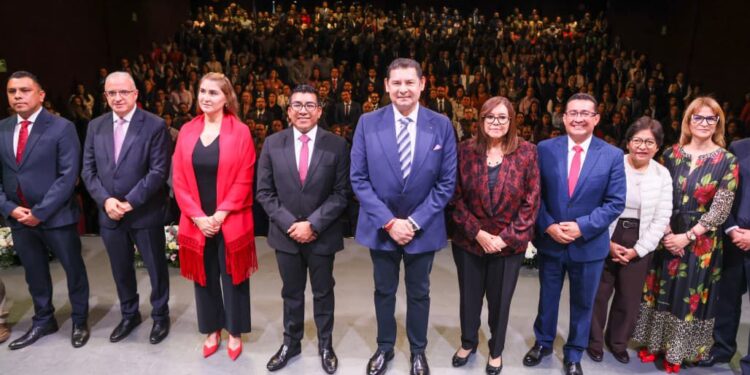 Formación jurídica y sensibilidad social, claves para fortalecer estado de derecho: Armenta Mier