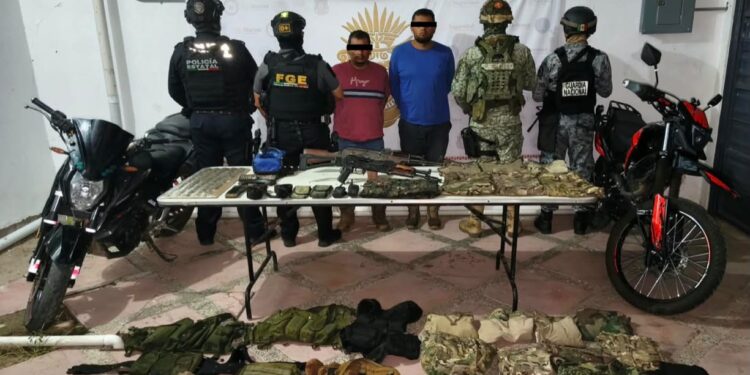 FGEGuerrero detiene a dos masculinos tras agresión a autoridades en Coacoyulillo