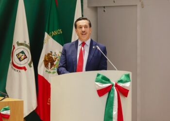 Diputado David Figueroa propone regular el uso de celulares en escuelas